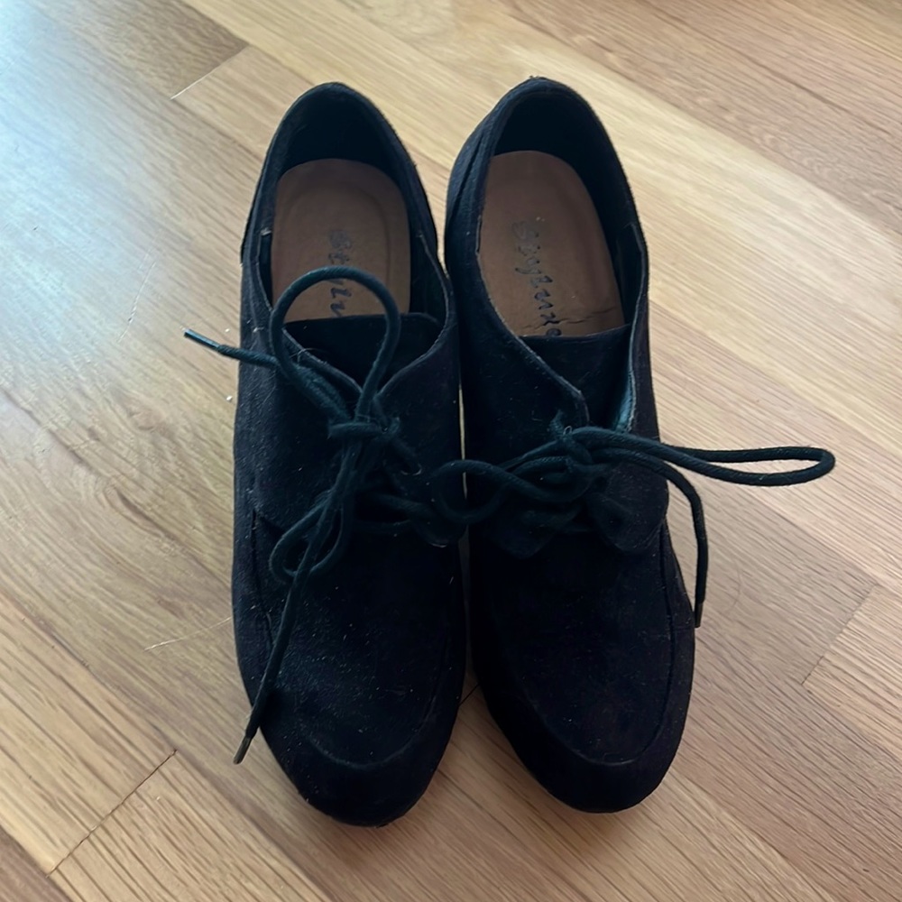 Styluxe black wedges